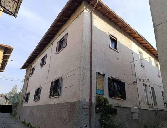 appartamento in vendita a Carugo