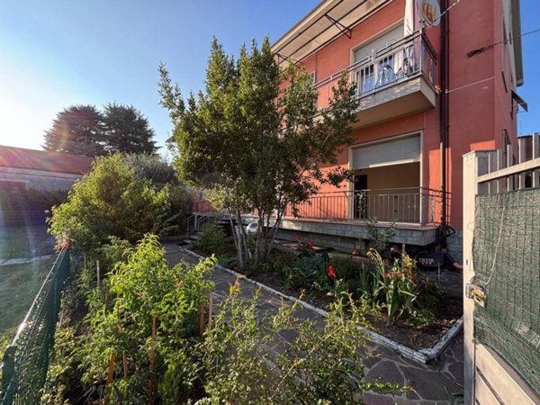 appartamento in vendita a Carugo