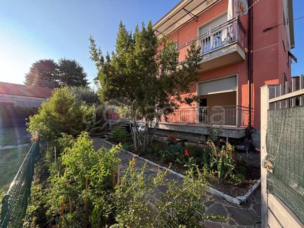 appartamento in vendita a Carugo