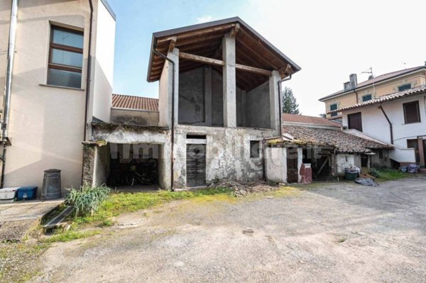 appartamento in vendita a Carugo