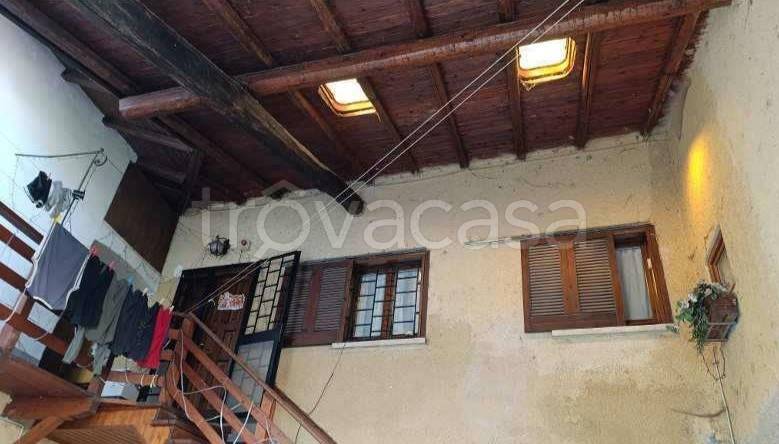 appartamento in vendita a Carugo