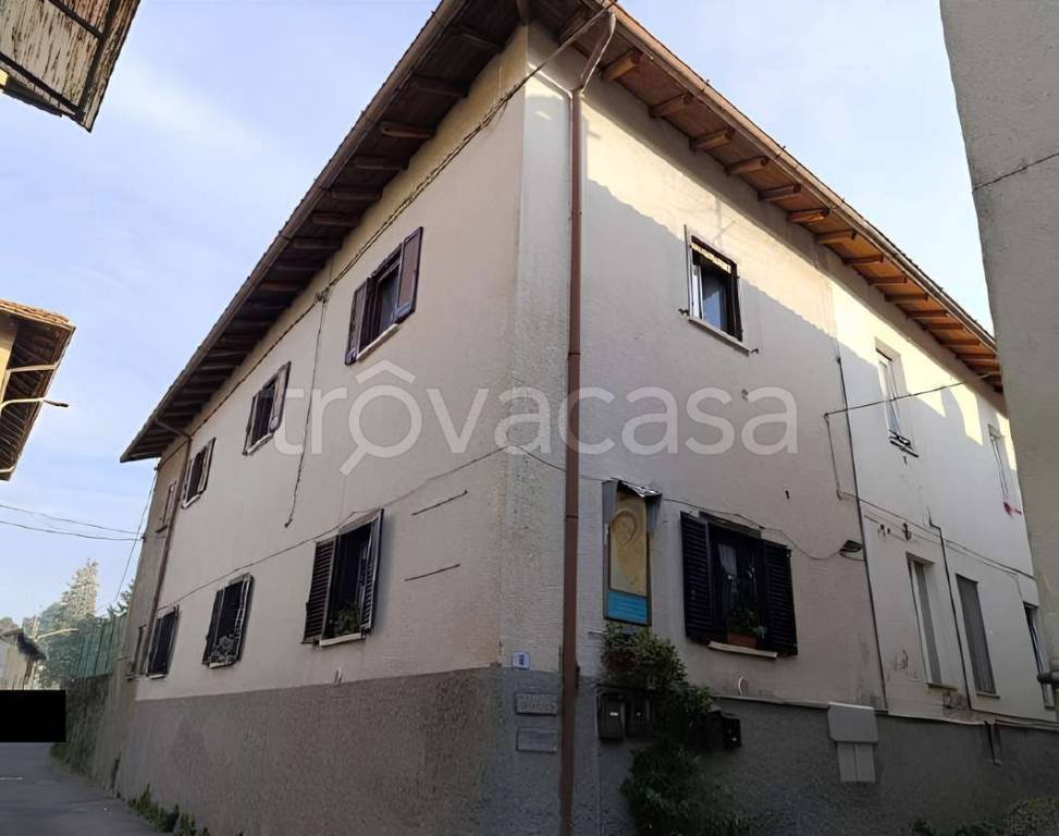 appartamento in vendita a Carugo