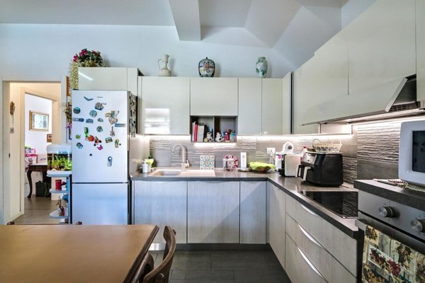 casa indipendente in vendita a Carugo