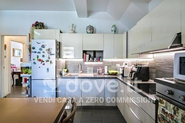 casa indipendente in vendita a Carugo