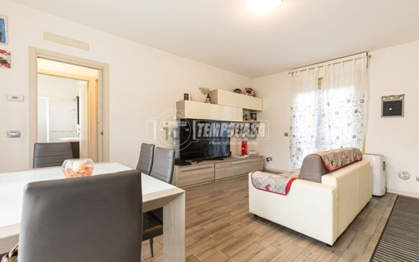 appartamento in vendita a Carugo