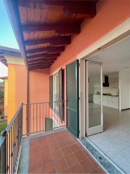 appartamento in vendita a Carugo