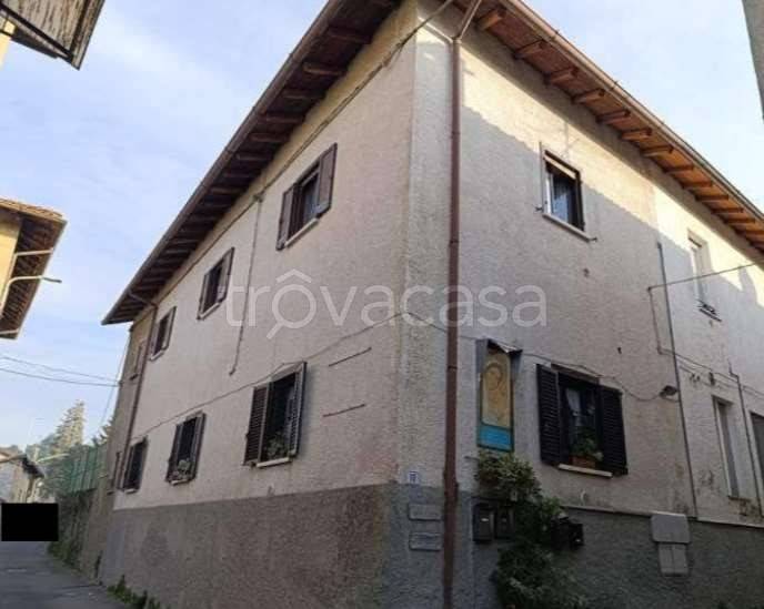 appartamento in vendita a Carugo