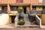 casa indipendente in vendita a Carugo