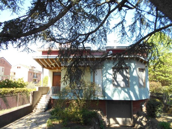 casa indipendente in vendita a Carugo