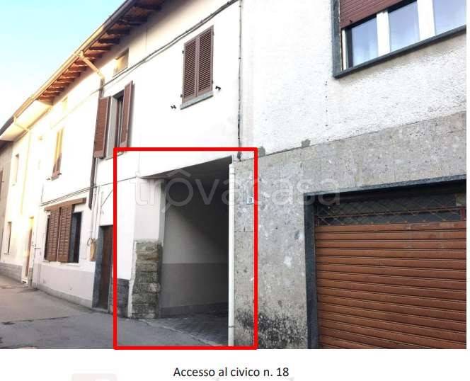 appartamento in vendita a Carugo