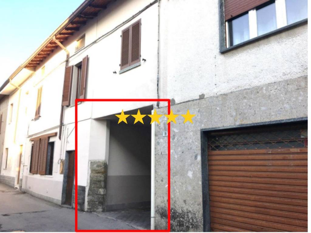 appartamento in vendita a Carugo
