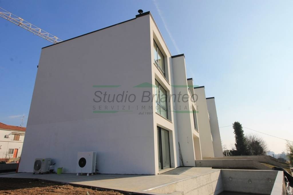 appartamento in vendita a Carugo