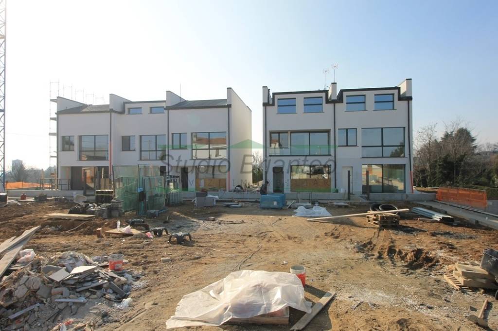 appartamento in vendita a Carugo