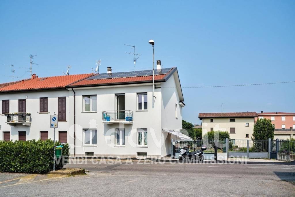 appartamento in vendita a Carugo