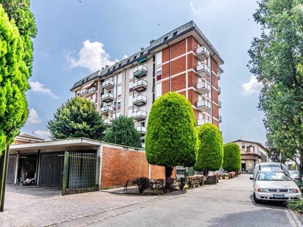 appartamento in vendita a Carugo