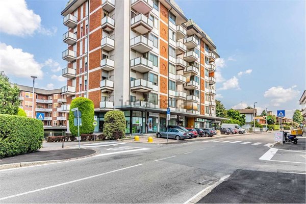 appartamento in vendita a Carugo