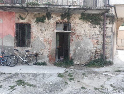 locale di sgombero in vendita a Carugo