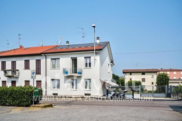 appartamento in vendita a Carugo