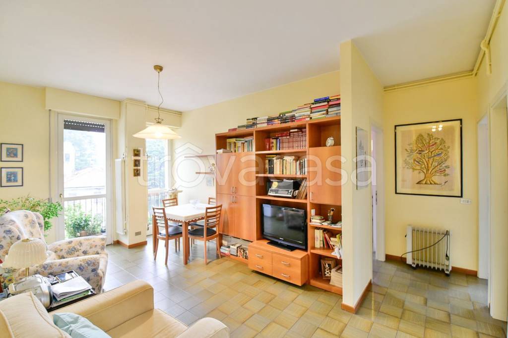 appartamento in vendita a Carugo