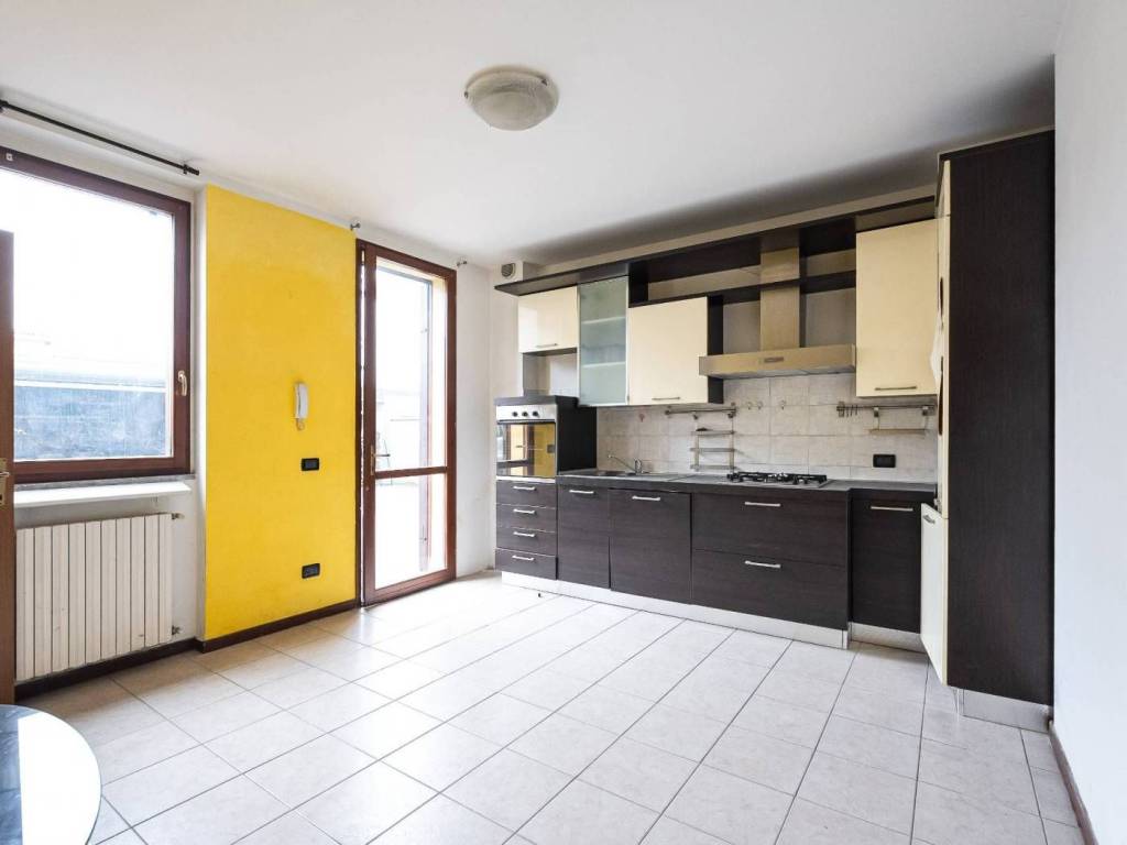 appartamento in vendita a Carugo