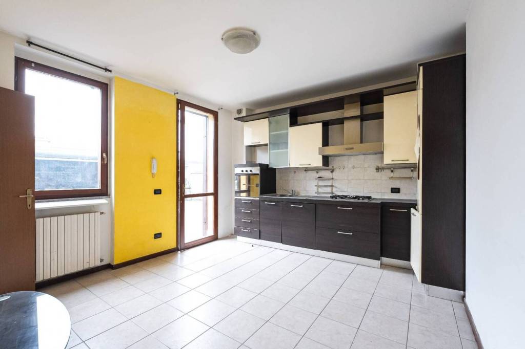 appartamento in vendita a Carugo