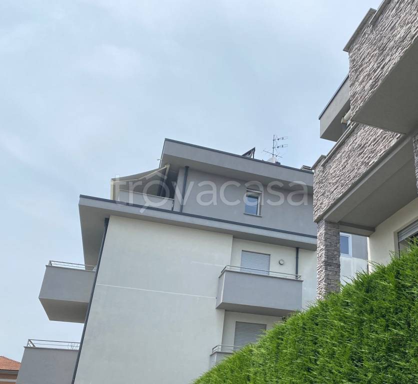 appartamento in vendita a Carugo