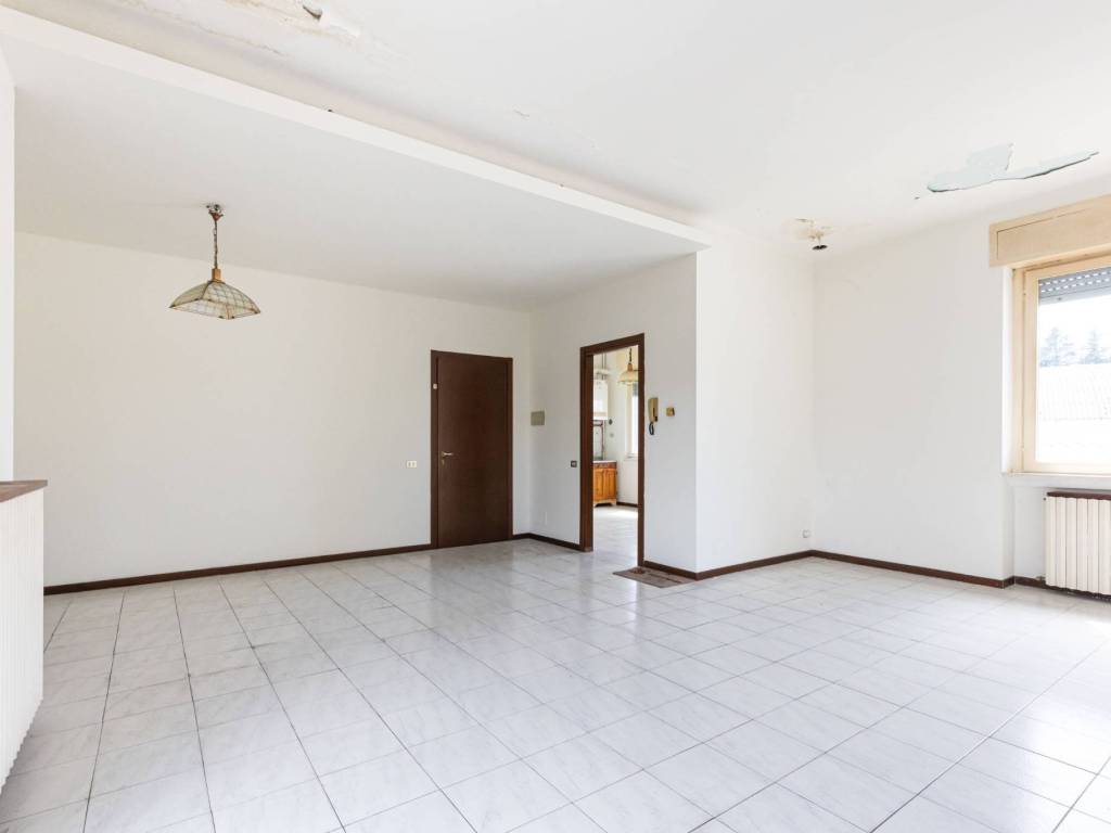 appartamento in vendita a Carugo