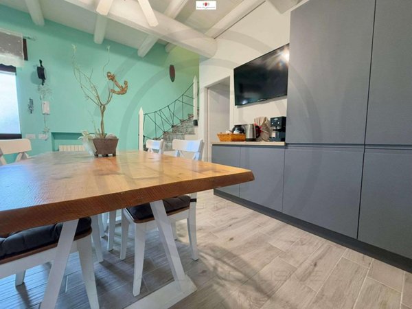 casa indipendente in vendita a Carugo