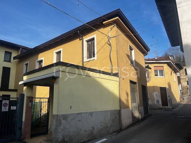 appartamento in vendita a Carugo