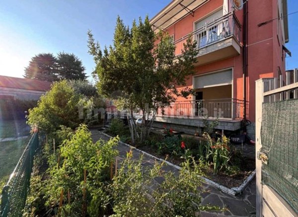 casa indipendente in vendita a Carugo