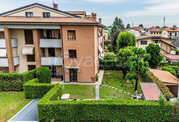 appartamento in vendita a Carugo