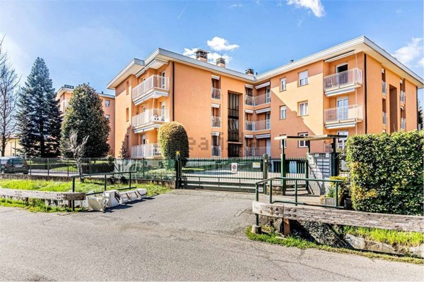 appartamento in vendita a Carugo