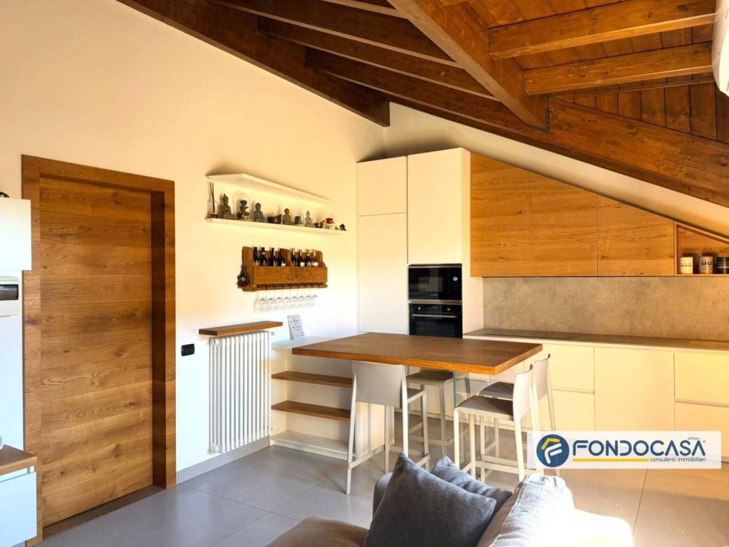 appartamento in vendita a Carugo