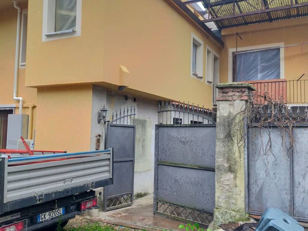 appartamento in vendita a Carugo