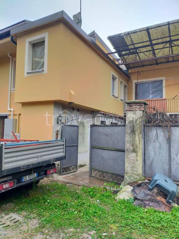 appartamento in vendita a Carugo