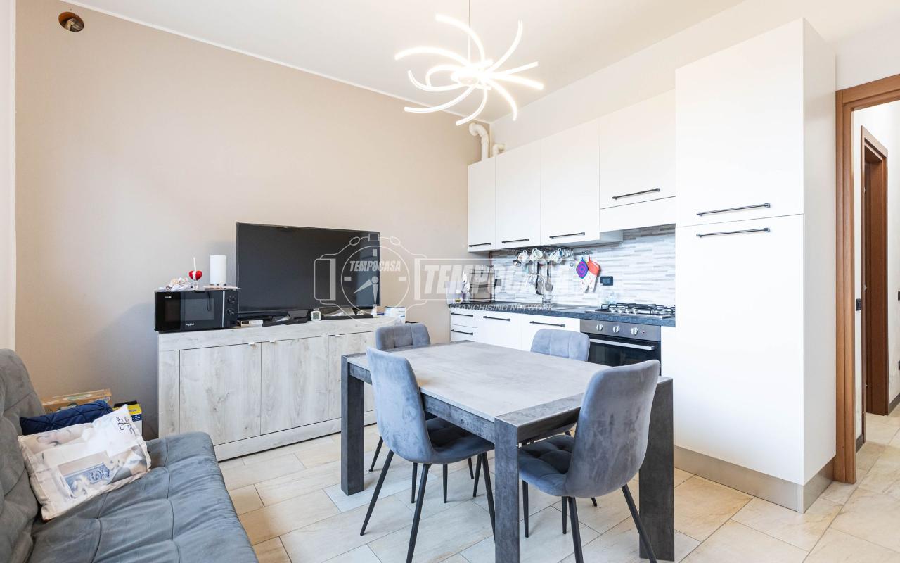 appartamento in vendita a Carugo