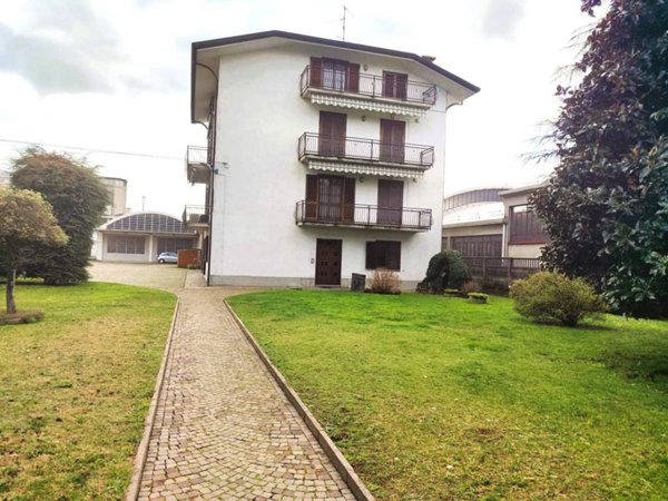 appartamento in vendita a Carugo