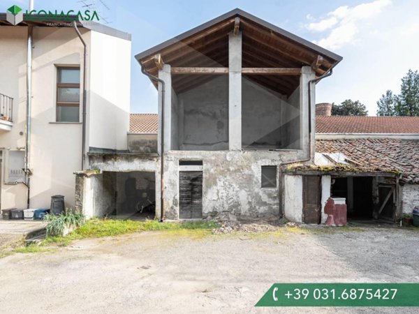 appartamento in vendita a Carugo