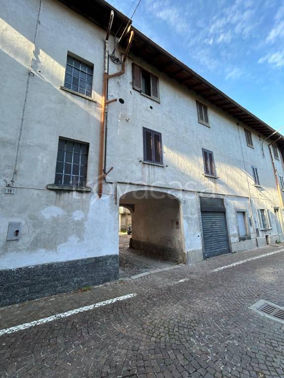 appartamento in vendita a Carugo