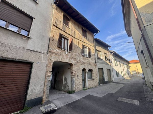 appartamento in vendita a Carugo