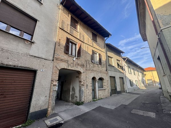 appartamento in vendita a Carugo