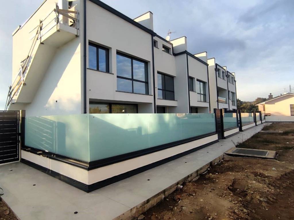 appartamento in vendita a Carugo