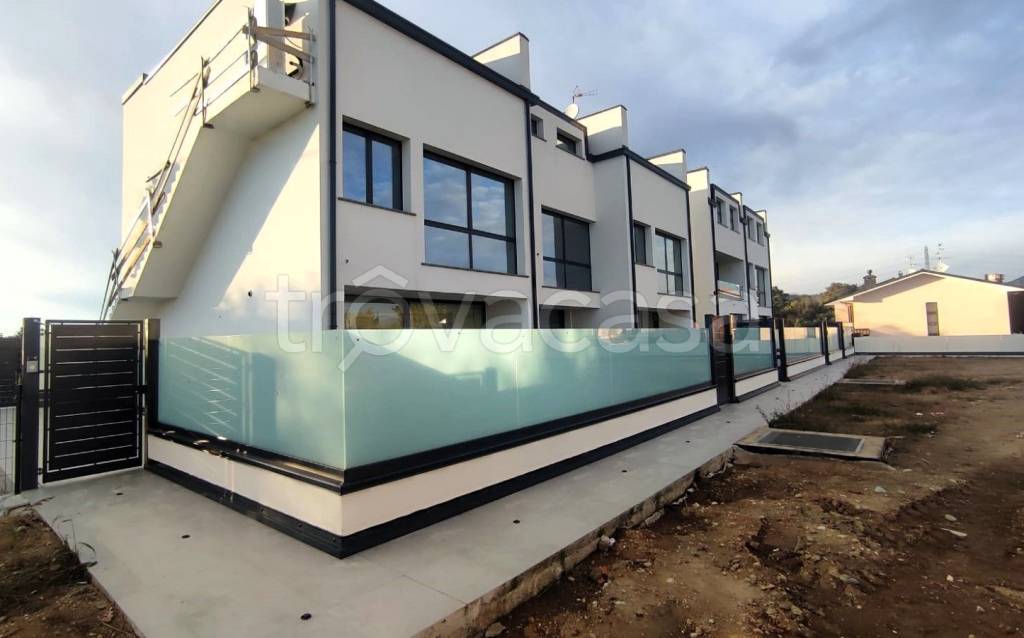 appartamento in vendita a Carugo