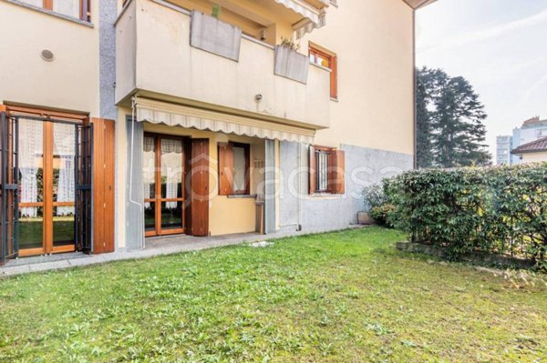 appartamento in vendita a Carugo