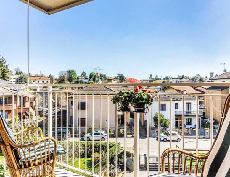 appartamento in vendita a Carugo