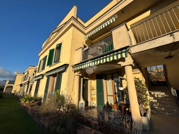 appartamento in vendita a Carugo