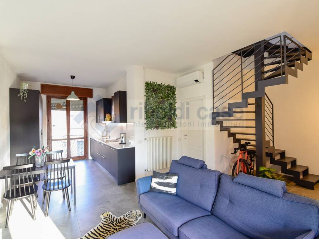 appartamento in vendita a Carugo