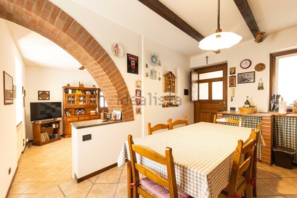 casa indipendente in vendita a Carugo