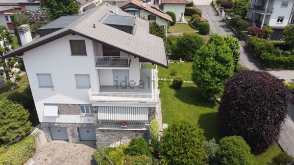 casa indipendente in vendita a Carugo