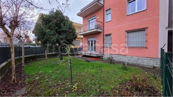 appartamento in vendita a Carugo